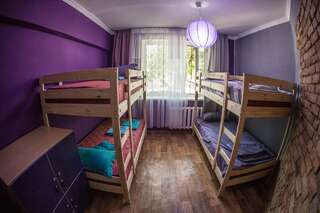 Хостелы Hostel Loco Алматы Кровать в общем 4-местном номере для мужчин и женщин-5