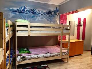 Хостелы Hostel Loco Алматы Кровать в общем 8-местном номере-5